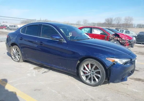 nekla Alfa Romeo Giulia cena 43000 przebieg: 122000, rok produkcji 2017 z Nekla